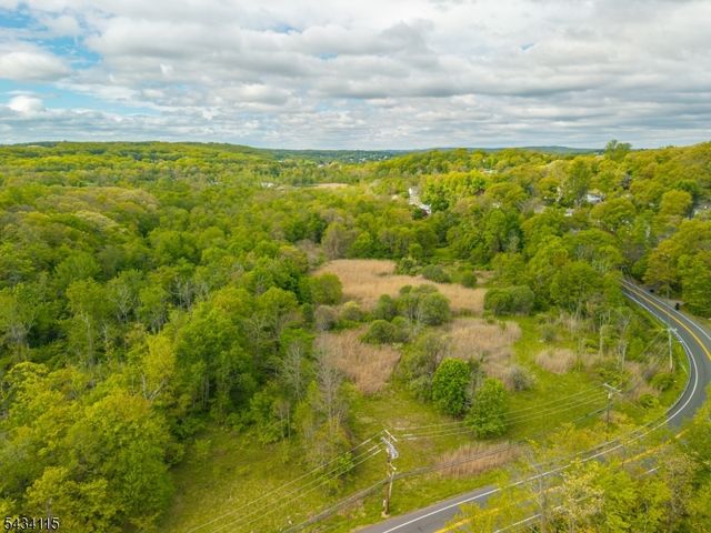 28 Brooklyn Stanhope Rd, Hopatcong Boro, NJ 07874