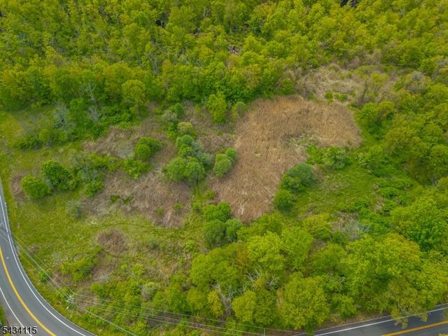 28 Brooklyn Stanhope Rd, Hopatcong Boro, NJ 07874