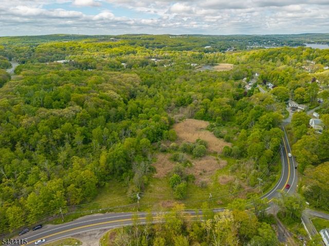 28 Brooklyn Stanhope Rd, Hopatcong Boro, NJ 07874