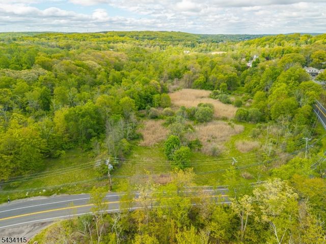 28 Brooklyn Stanhope Rd, Hopatcong Boro, NJ 07874