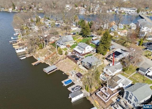 38 River Styx Road, Hopatcong, NJ 07843