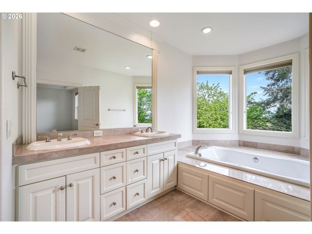 17273 Sw SOREN Ct, Beaverton, OR 97007