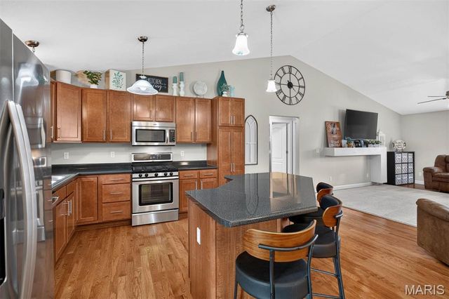115 N Porte Drive, Highland, IL 62249