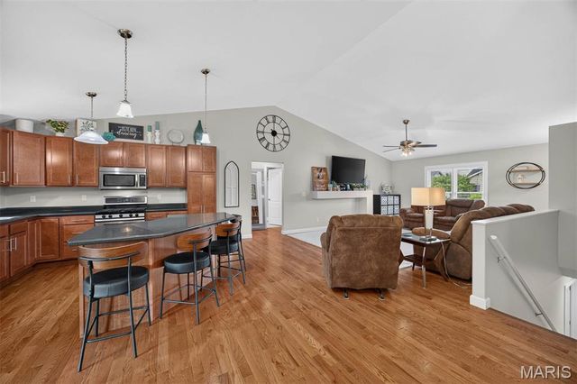 115 N Porte Drive, Highland, IL 62249