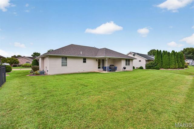 115 N Porte Drive, Highland, IL 62249