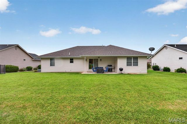 115 N Porte Drive, Highland, IL 62249