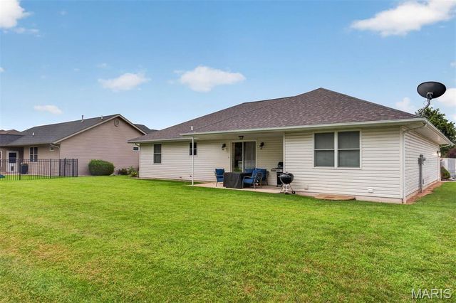 115 N Porte Drive, Highland, IL 62249