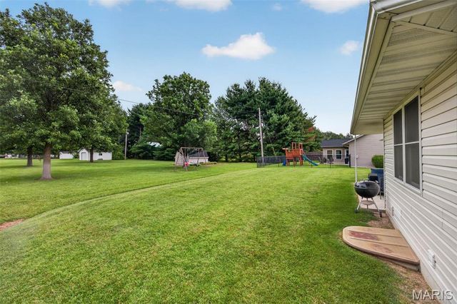 115 N Porte Drive, Highland, IL 62249