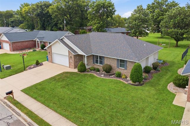 115 N Porte Drive, Highland, IL 62249