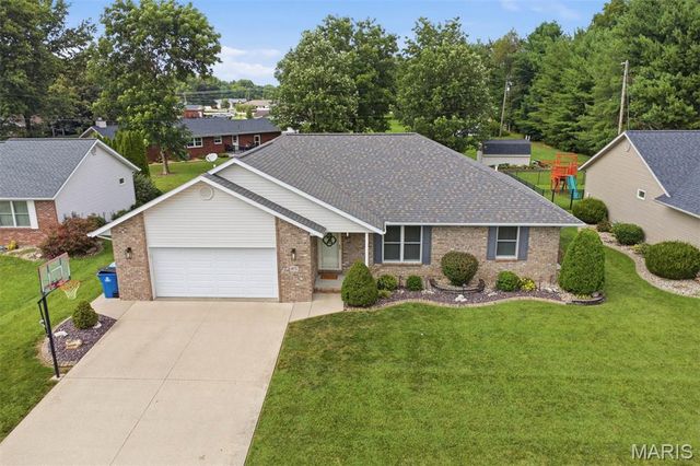 115 N Porte Drive, Highland, IL 62249