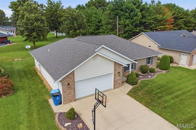 115 N Porte Drive, Highland, IL 62249