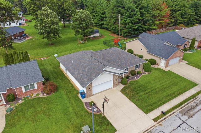 115 N Porte Drive, Highland, IL 62249