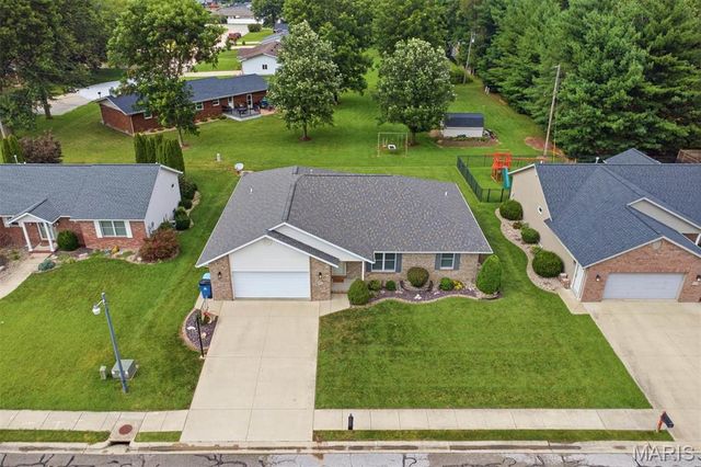 115 N Porte Drive, Highland, IL 62249