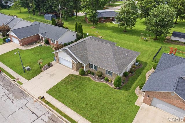 115 N Porte Drive, Highland, IL 62249