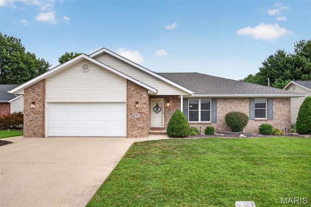 115 N Porte Drive, Highland, IL 62249
