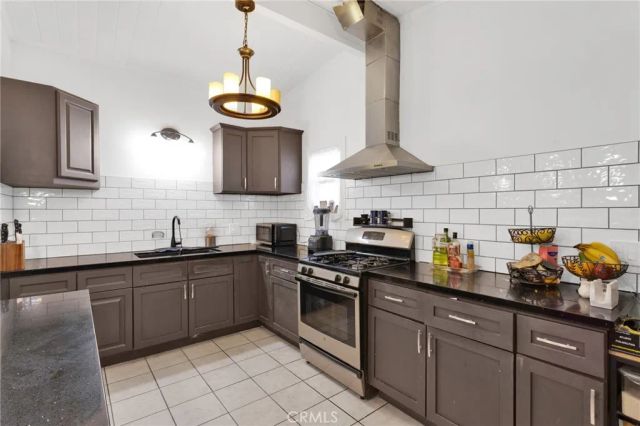 923 Hallwood Avenue, Pomona, CA 91767