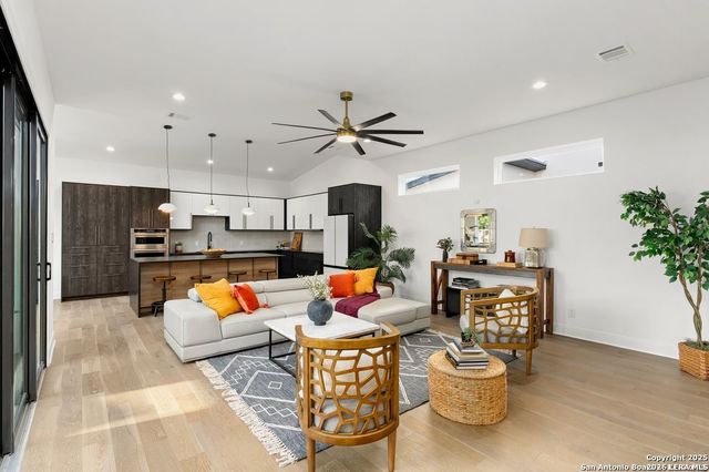 230 Cassiano, San Antonio, TX 78204