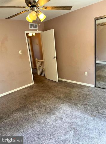 5619 MITCHELL RD, Levittown, PA 19057