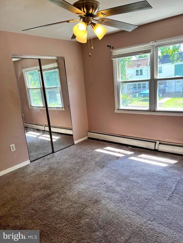 5619 MITCHELL RD, Levittown, PA 19057