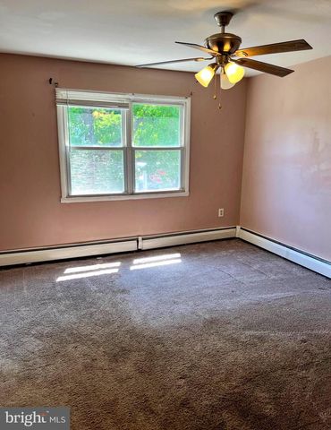 5619 MITCHELL RD, Levittown, PA 19057