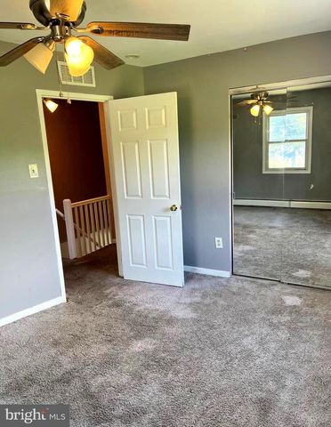 5619 MITCHELL RD, Levittown, PA 19057