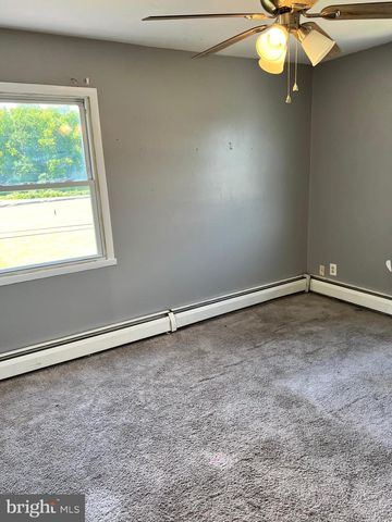 5619 MITCHELL RD, Levittown, PA 19057