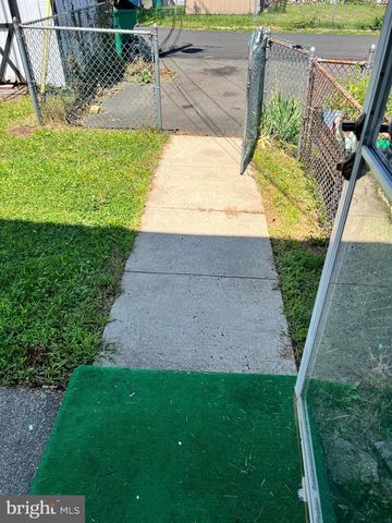 5619 MITCHELL RD, Levittown, PA 19057