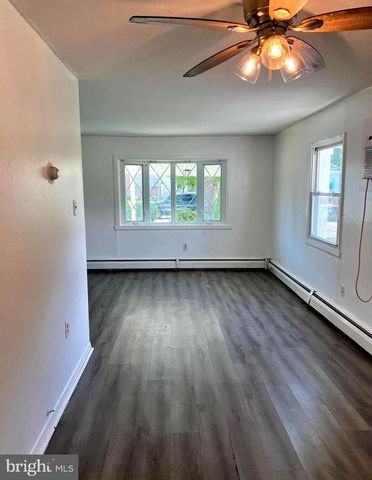 5619 MITCHELL RD, Levittown, PA 19057