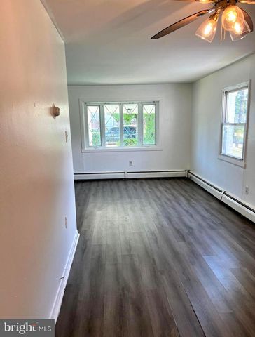 5619 MITCHELL RD, Levittown, PA 19057