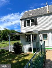 5619 MITCHELL RD, Levittown, PA 19057