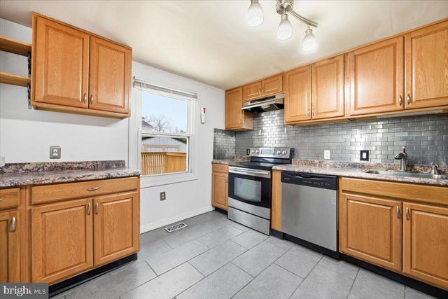 8624 IRVIN AVE, Lanham, MD 20706