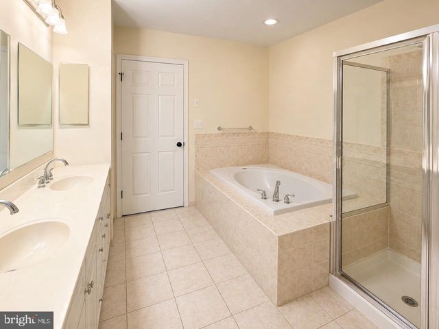 141 COBURN RD, Pennington, NJ 08534