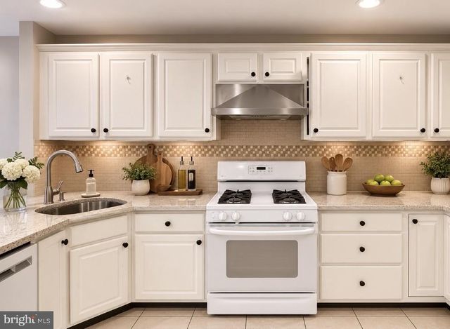 141 COBURN RD, Pennington, NJ 08534