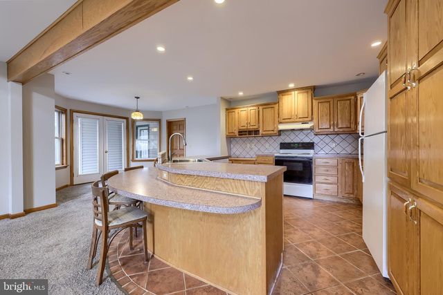 2788 N COLEBROOK RD, Manheim, PA 17545