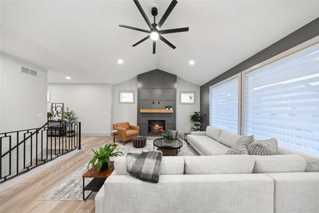 1282 S 92nd Street, West Des Moines, IA 50266