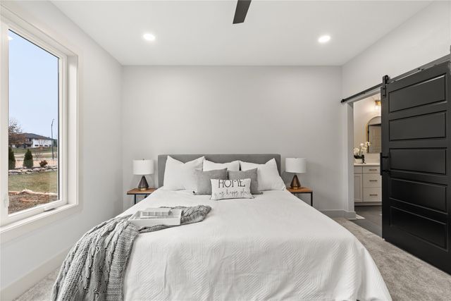 1282 S 92nd Street, West Des Moines, IA 50266