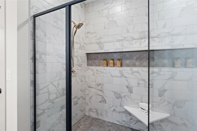 1282 S 92nd Street, West Des Moines, IA 50266