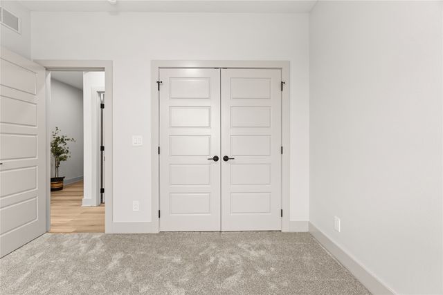 1282 S 92nd Street, West Des Moines, IA 50266