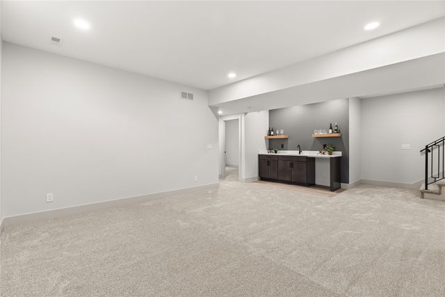 1282 S 92nd Street, West Des Moines, IA 50266