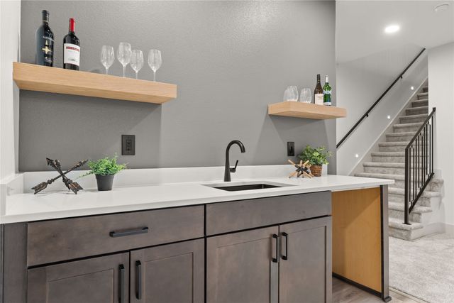 1282 S 92nd Street, West Des Moines, IA 50266