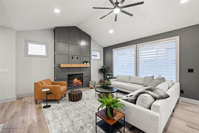 1282 S 92nd Street, West Des Moines, IA 50266