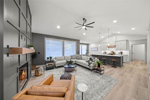 1282 S 92nd Street, West Des Moines, IA 50266