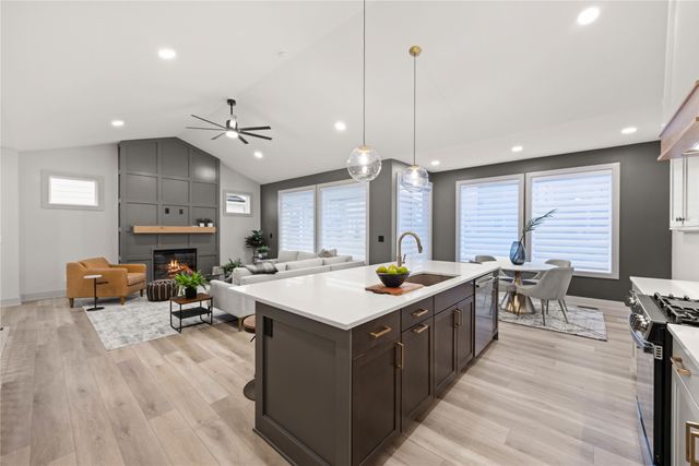 1282 S 92nd Street, West Des Moines, IA 50266