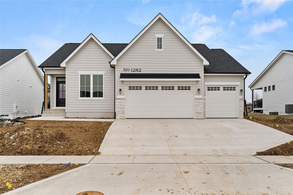 1282 S 92nd Street, West Des Moines, IA 50266