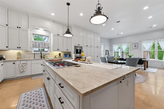 738 E Creekside Drive, Houston, TX 77024