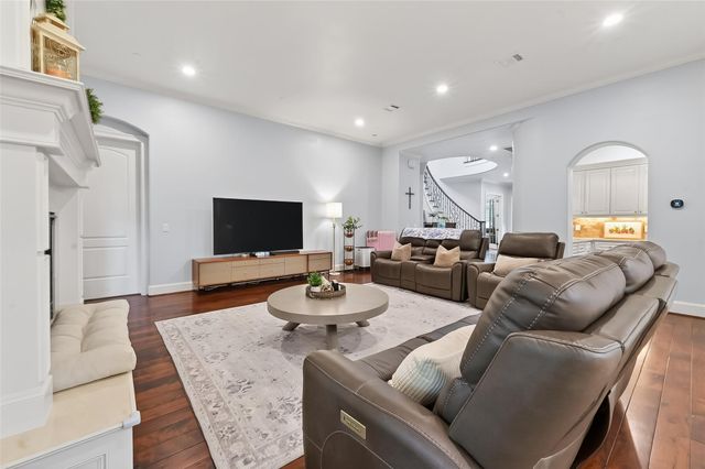 738 E Creekside Drive, Houston, TX 77024