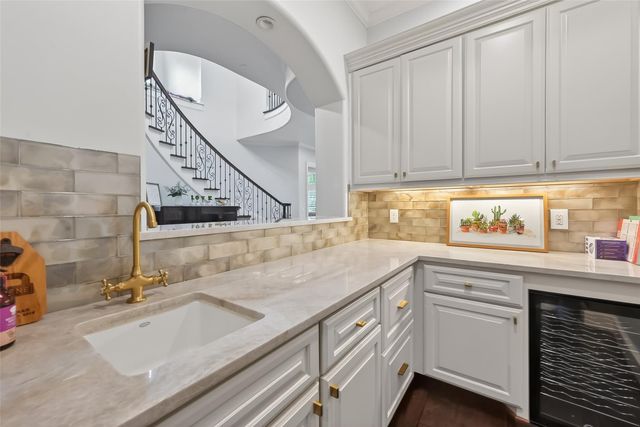 738 E Creekside Drive, Houston, TX 77024