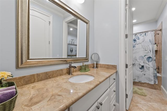 738 E Creekside Drive, Houston, TX 77024