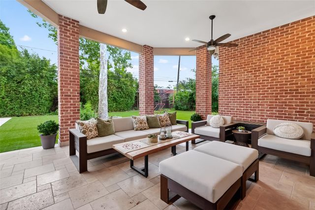 738 E Creekside Drive, Houston, TX 77024