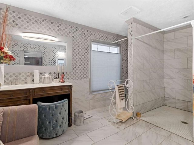 180 Roxboro Court, Fayetteville, GA 30215